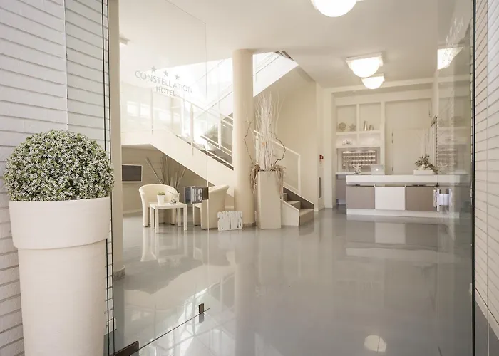 Hotell Constellation 3*