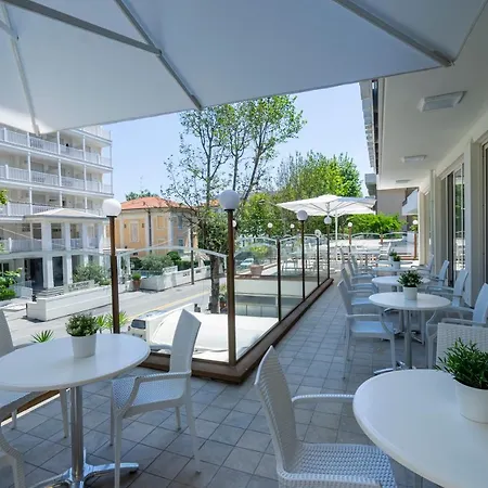 Hotel Constellation 3*